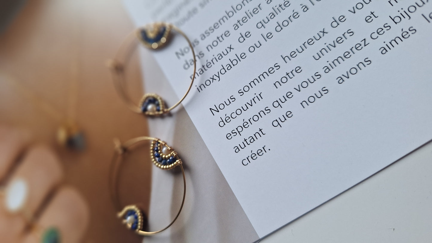 Boucles d'oreilles créoles en acier inoxydable et pétales de pierres naturelles